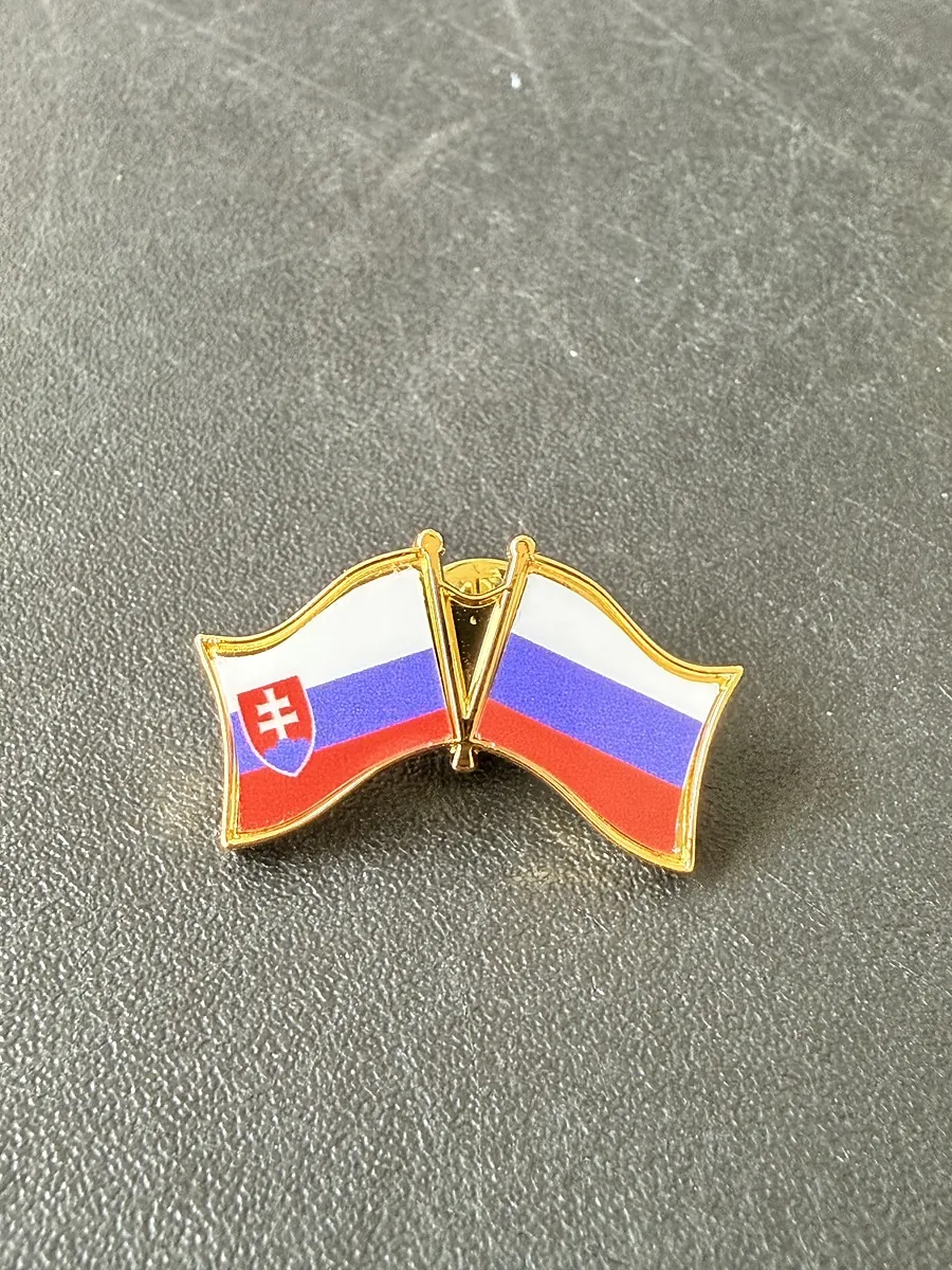 Twin Slovakia and Russia crossed flag pin badge