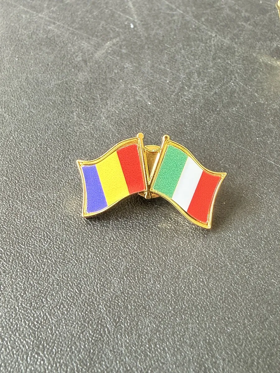 Twin Romania and Italy crossed flag pin badge